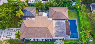 YOUR OWN PRIVATE OASIS WITH SUNSET BY THE POOL AND