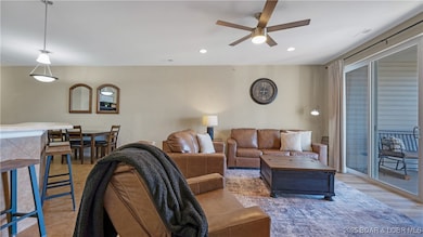 1215 Lands End Pkwy unit 655, Osage Beach, MO 65065 - photo 2