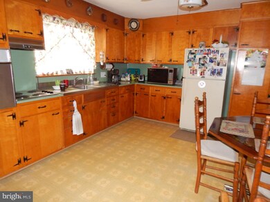 816 S Reading Ave, Boyertown, PA 19512 - photo 2