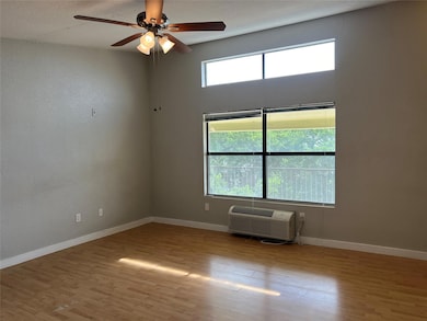 This space has great natural lighting coming from 