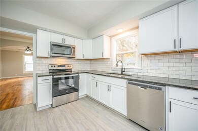 2421 51st St, Des Moines, IA 50310 - photo 3