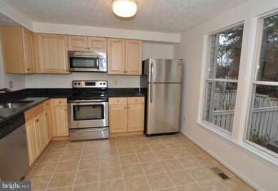 1622 Fieldthorn Dr, Reston, VA 20194 - photo 2