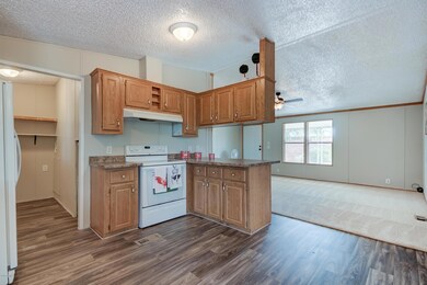 2731 W Cody St-11