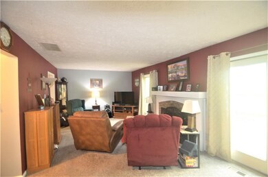 4250 Larkspur Trace unit D-2, Indianapolis, IN 46237 - photo 3