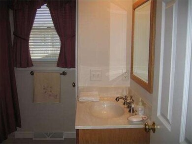 28 Willow St, Chicopee, MA 01020 - photo 7