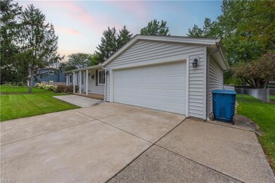 25386 Tyndall Falls Dr, Olmsted Falls, OH 44138 - photo 3