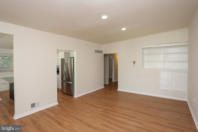 6827 Barnett Rd, Baltimore, MD 21239 - photo 3