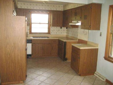 224 Westmoreland Ave, Waukegan, IL 60085 - photo 2