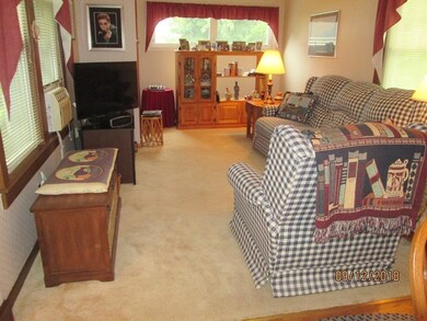 310 1/2 Cherry St, Holyoke, MA 01040 - photo 5