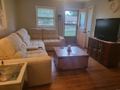 724 Locust Dr, Jonesboro, AR 72401 - photo 2