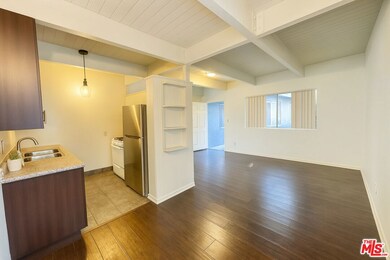 451 S Oakhurst Dr unit 6, Beverly Hills, CA 90212 - photo 3
