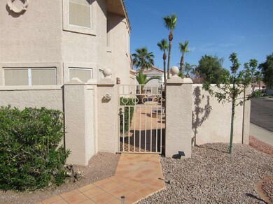 WELCOME TO A FANTASTIC COURTYARD!