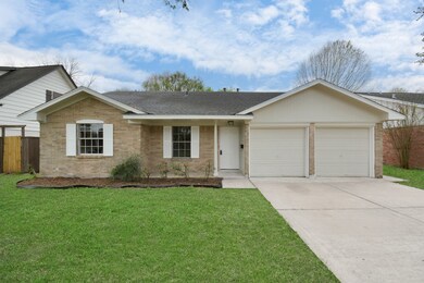 11046 Caribbean Ln, Houston, TX 77089 - photo 3