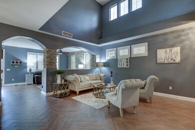 110 W Mountain Sage Dr-7