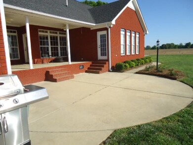 Back Patio - Great for outdoor entertaining