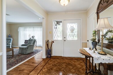 407 Yorkchester Dr, Houston, TX 77079 - photo 2