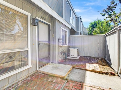 2710 W Segerstrom Ave unit D, Santa Ana, CA 92704 - photo 2