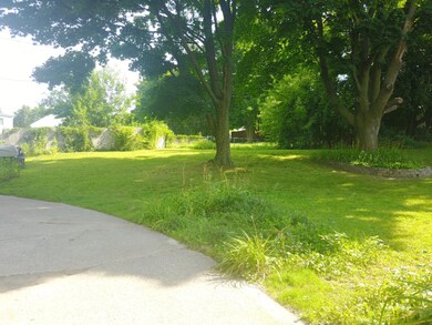 1069 Washtenaw St NE, Grand Rapids, MI 49505 - photo 4