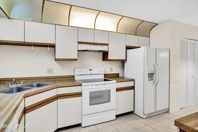 7623 Baymeadows Cir W unit 2024, Jacksonville, FL 32256 - photo 2