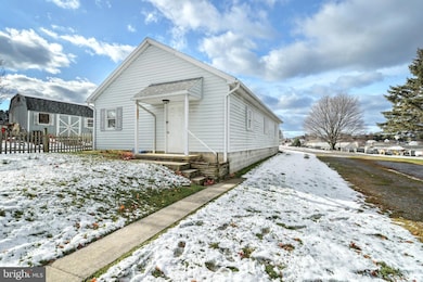 18 S Main St, Seven Valleys, PA 17360 - photo 3