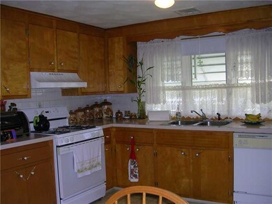 52 Birchwood Dr, Cranston, RI 02920 - photo 3