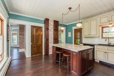 526 Mammoth Rd, Londonderry, NH 03053 - photo 2