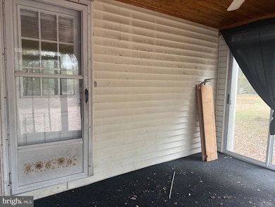 160 Rouzie Dr, Tappahannock, VA 22560 - photo 2