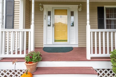 24 Woodbine Dr, Londonderry, NH 03053 - photo 2