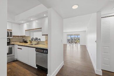 Buckingham Condominium unit 408H, Pembroke Pines, FL 33027 - photo 4