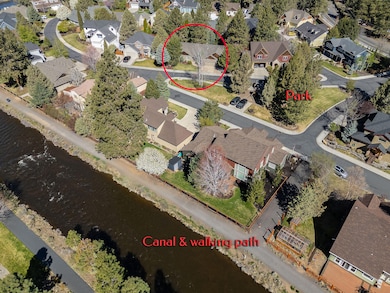 Park Canal Accrss Street