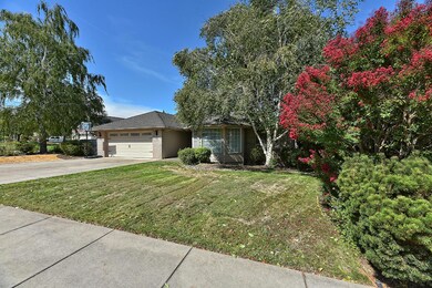 2423 Meadow Creek Dr, Medford, OR 97504 - photo 2