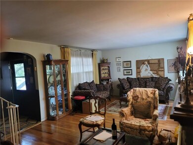 61 E Cheshire Place, Staten Island, NY 10301 - photo 5