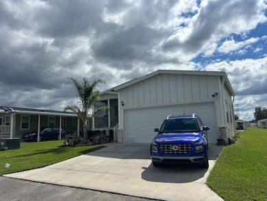 34894 Minnow Ln, Zephyrhills, FL 33541 - photo 2