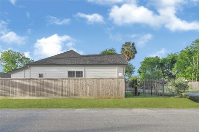 1110 Cordell St, Houston, TX 77009 - photo 2