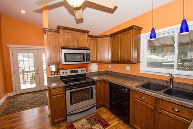 Beautiful updated kitchen with stainless steel app