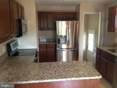 9231 Brian Dr, Vienna, VA 22180 - photo 5