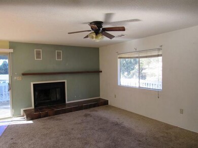 023-739681 Living Rm