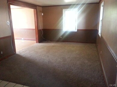 446 Robin Rd, Allentown, PA 18104 - photo 2