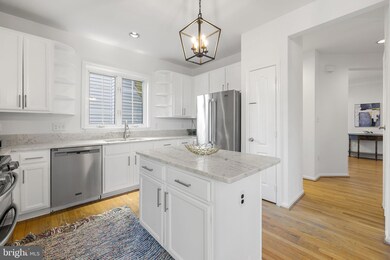 43234 Chase St, Chantilly, VA 20152 - photo 5