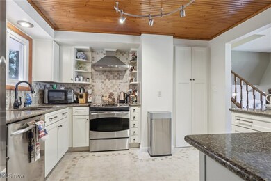 29314 Laurel Ln, Wickliffe, OH 44092 - photo 3