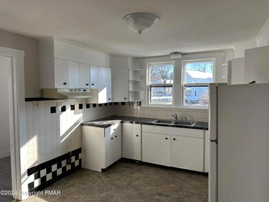 245 Washington St unit 2ND FLR, East Stroudsburg, PA 18301 - photo 4