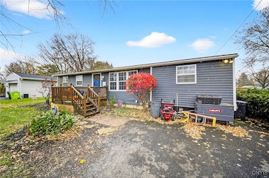 311 Midwood Dr, Liverpool, NY 13088 - photo 4