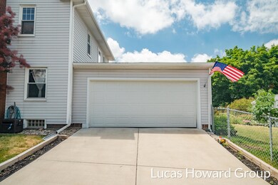 957 Aberdeen St NE, Grand Rapids, MI 49505 - photo 2