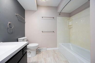 1324- 1326 Cambrian Court 022