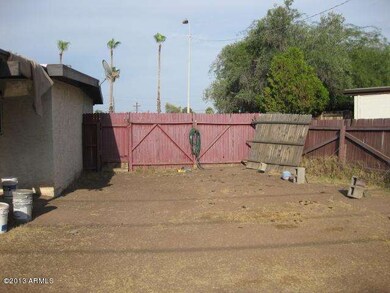 RV Gate & Side Yard