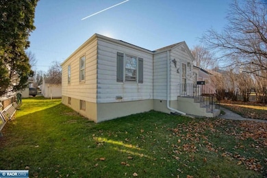 914 Michigan St, Hibbing, MN 55746 - photo 2