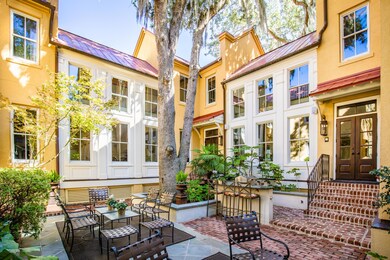 178 n shelmore, day time courtyard41-HDR
