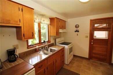 Beautiful Kitchen w/ all appliances included