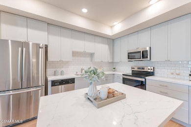 77 N Conejo School Rd unit 208, Thousand Oaks, CA 91362 - photo 3