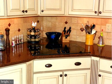 10709 Risingdale Ct, Germantown, MD 20876 - photo 6